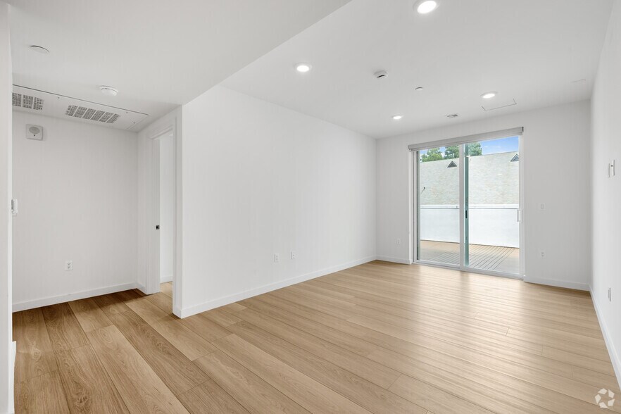 More Photos Of 1759 N Gower St, Los Angeles Apartments For Sale