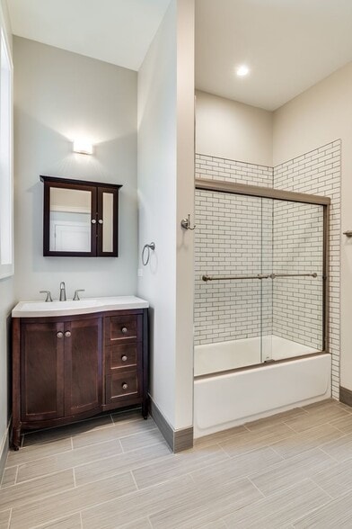 More Photos Of 965 W 18th St, Chicago Apartments For Sale