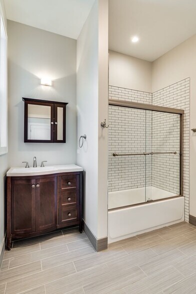 More Photos Of 965 W 18th St, Chicago Apartments For Sale