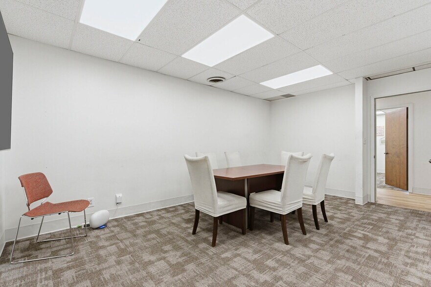 More Photos Of 1331 N Stewart Ave, Springfield Medical For Sale