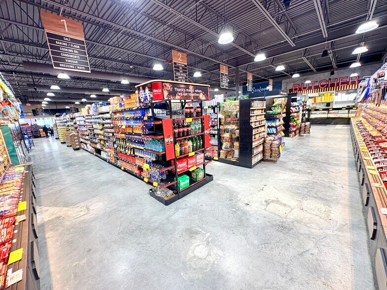 More Photos Of 96 Grove St, Waterbury Supermarket For Sale