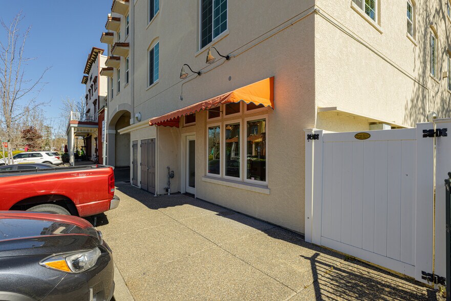 More Photos Of 220 Windsor River Rd, Windsor Apartments For Sale