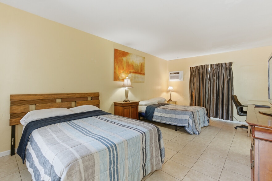 More Photos Of 320 N Federal Hwy, Lake Worth Hotel For Sale