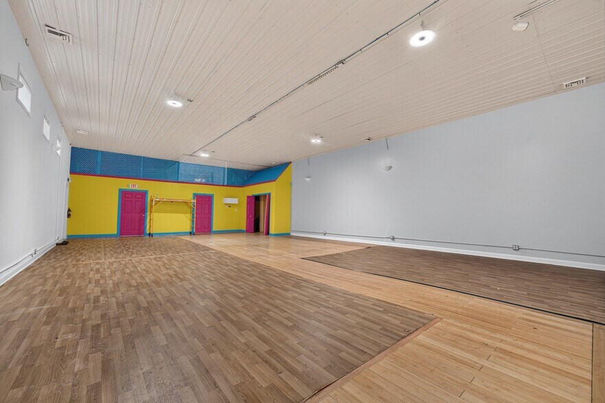 More Photos Of 1523 Parkway Ave, Ewing Showroom For Lease