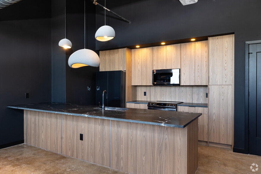 More Photos Of 3041-3043 Locust St, Saint Louis Apartments For Lease