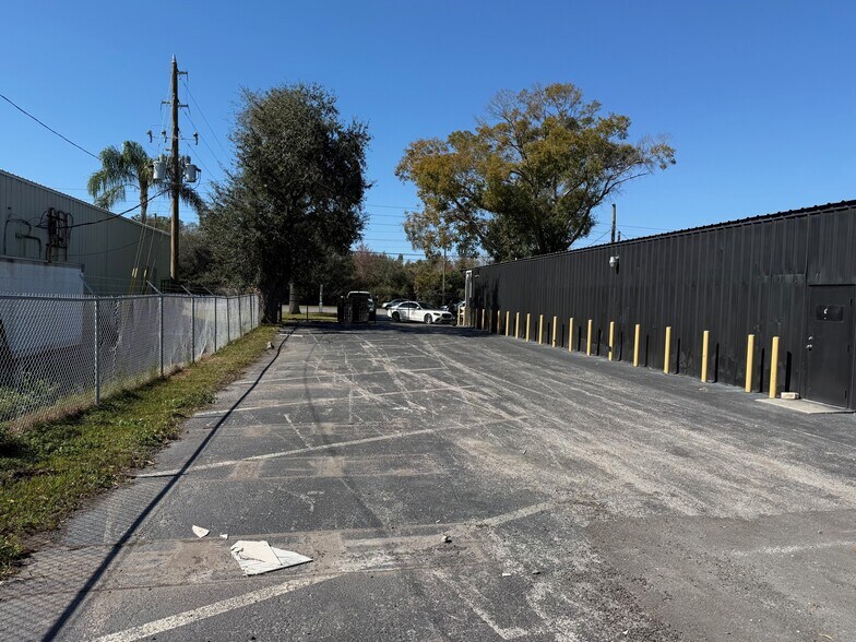 More Photos Of 11475 49th St N, Clearwater Warehouse For Lease