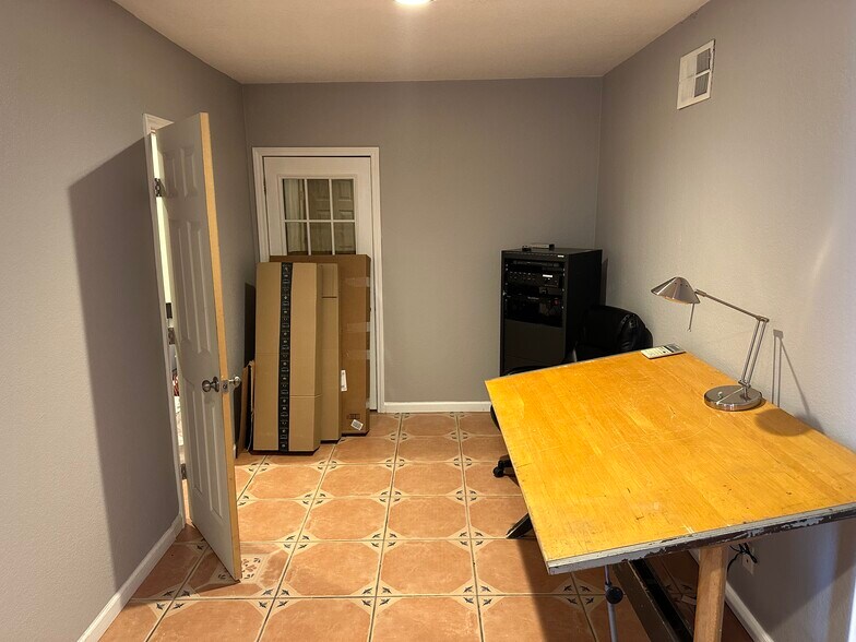 More Photos Of 1319 March Rd, San Antonio Loft Creative Space For Lease