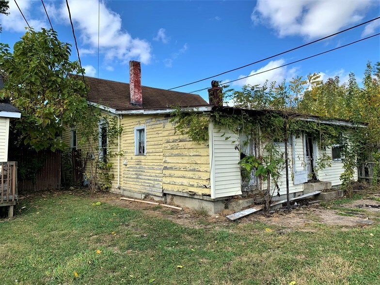 More Photos Of 917 Western Ave, Connersville Bar For Sale