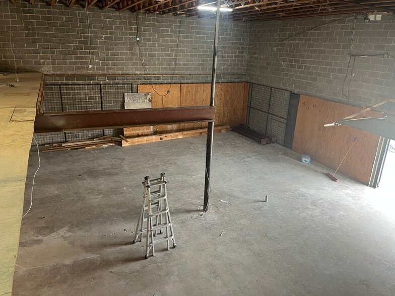 More Photos Of 2502 Harry Wurzbach Rd, San Antonio Flex For Sale