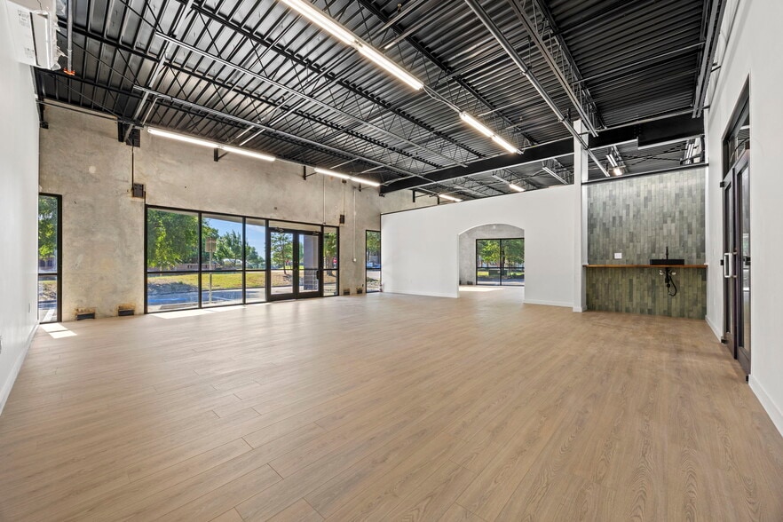 More Photos Of 3033 W Royal Ln, Irving Showroom For Sale