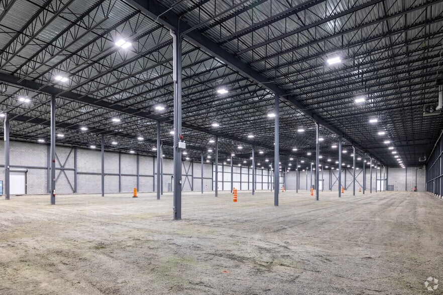 More Photos Of 1110 Rue Bousquet, Granby Warehouse For Sale