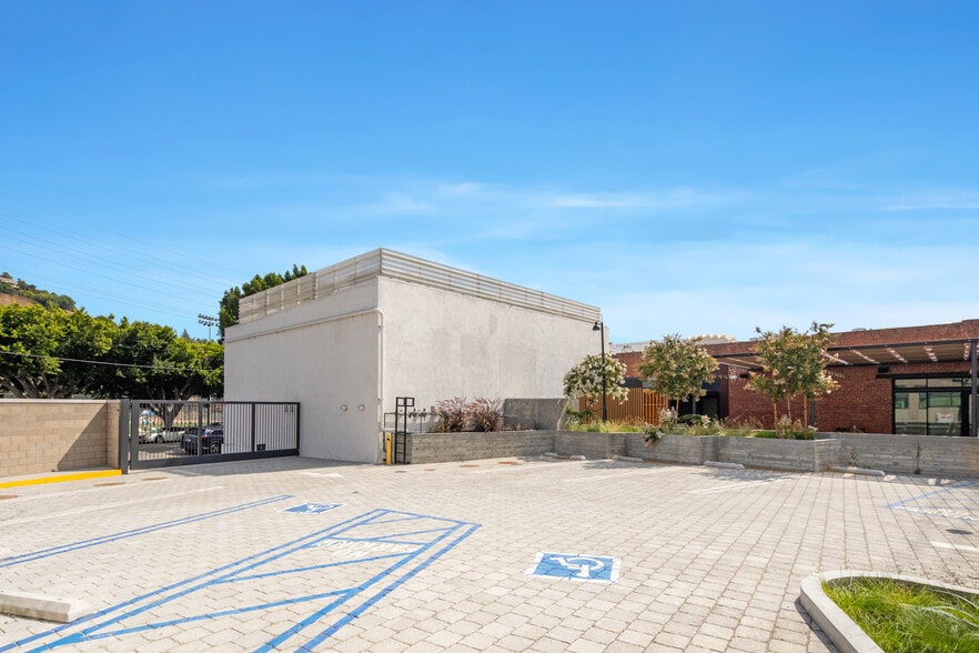 More Photos Of 3716 Eagle Rock Blvd, Los Angeles Restaurant For Lease