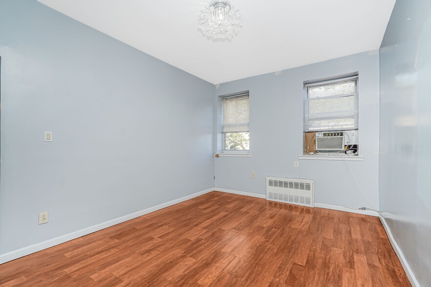 More Photos Of 1969 Bath Ave, Brooklyn Specialty For Sale