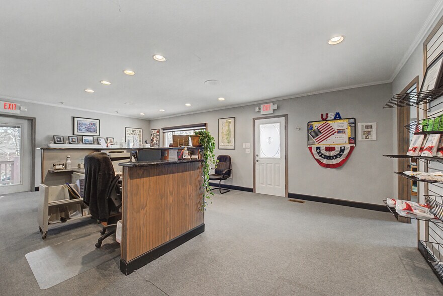 More Photos Of 156 White Oak St, Franklin Medical For Sale