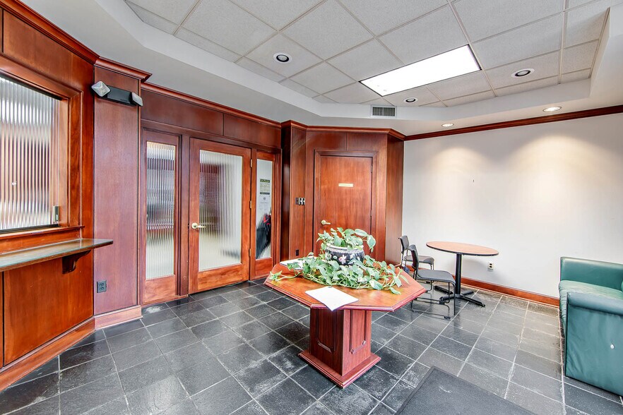 More Photos Of 7836 Park Ave, Houma Office For Lease