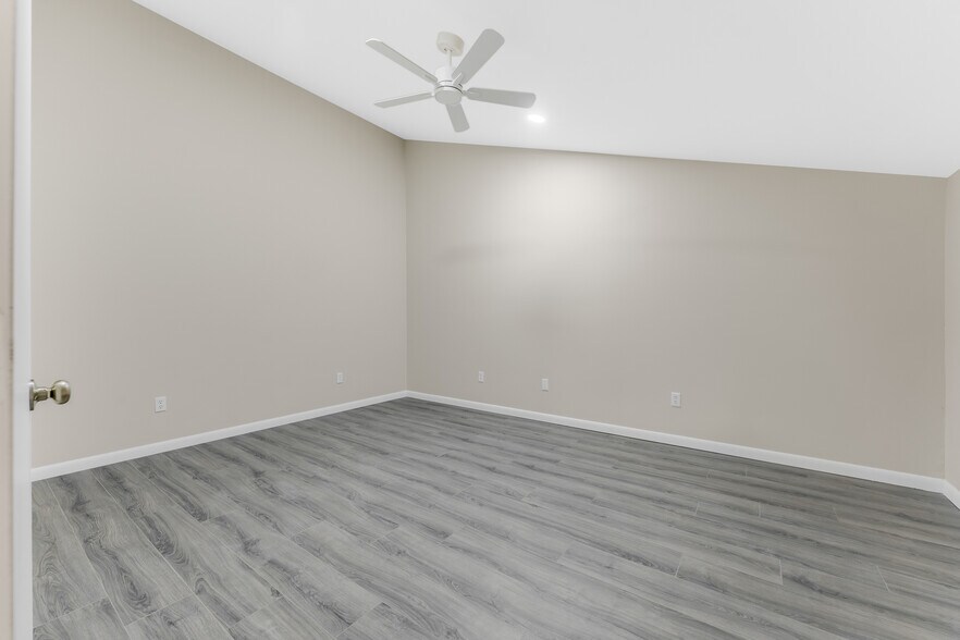 More Photos Of 1189 Pineview Dr, Morgantown Medical For Lease