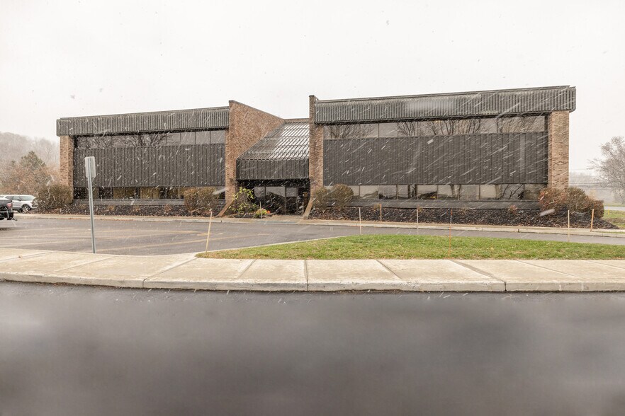More Photos Of 1170 Pittsford-Victor Rd, Pittsford Office For Sale