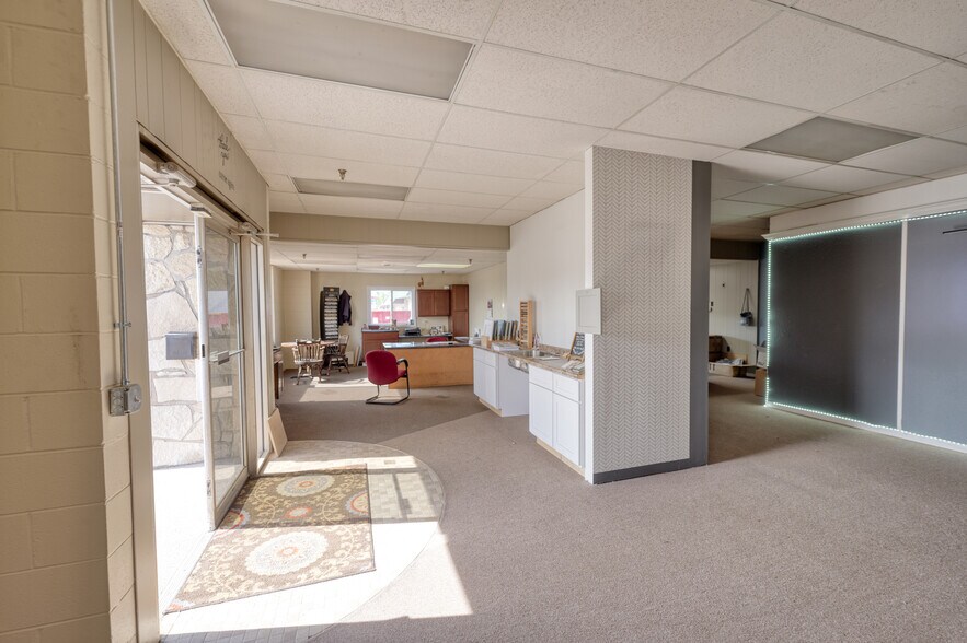 More Photos Of 106 E Smith St, Iron Mountain Distribution For Sale