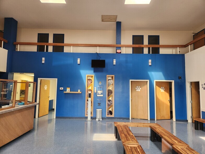 More Photos Of 1910 N Church St, Greensboro Office For Sale