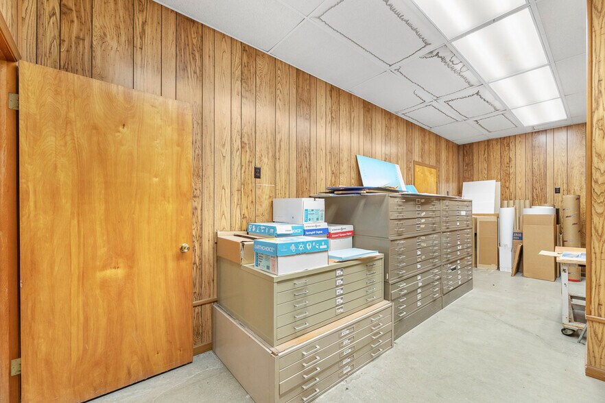 More Photos Of 14924 Beloit Snodes Rd, Beloit Manufacturing For Lease