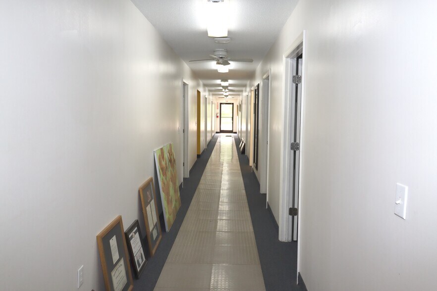 More Photos Of 2335 Columbia Hwy, Pulaski Office For Sale
