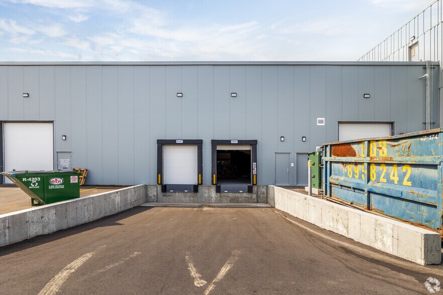 More Photos Of 3361 Av De La Gare, Mascouche Warehouse For Lease