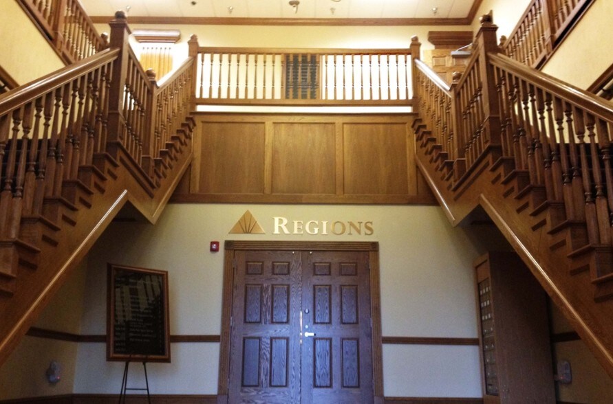 More Photos Of 800 S Lewis St, New Iberia Office For Lease