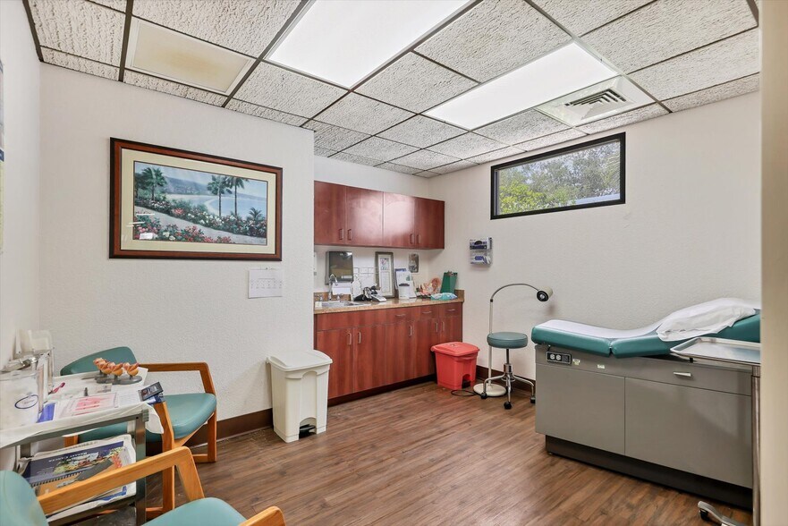 More Photos Of 6215 21st Ave, Bradenton Medical For Sale
