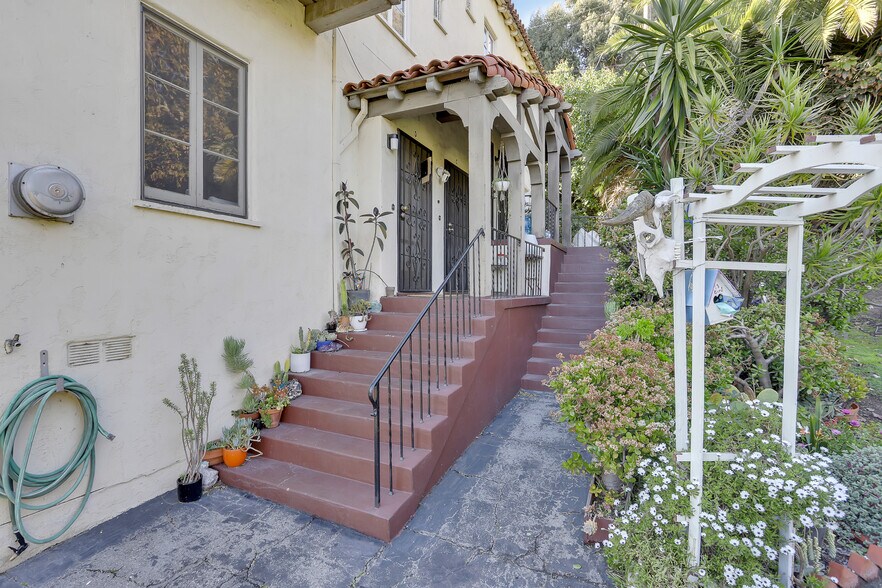 More Photos Of 153-157 W Channel Rd, Santa Monica Apartments For Sale