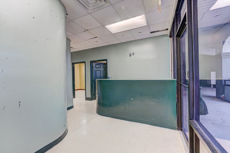 More Photos Of 324 Fm-1960 Rd, Houston General Retail For Sale