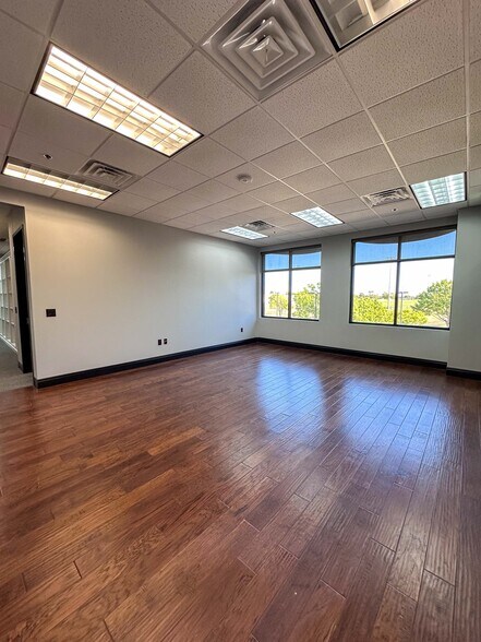 More Photos Of 5001-5005 S Cooper St, Arlington Storefront Retail Office For Lease