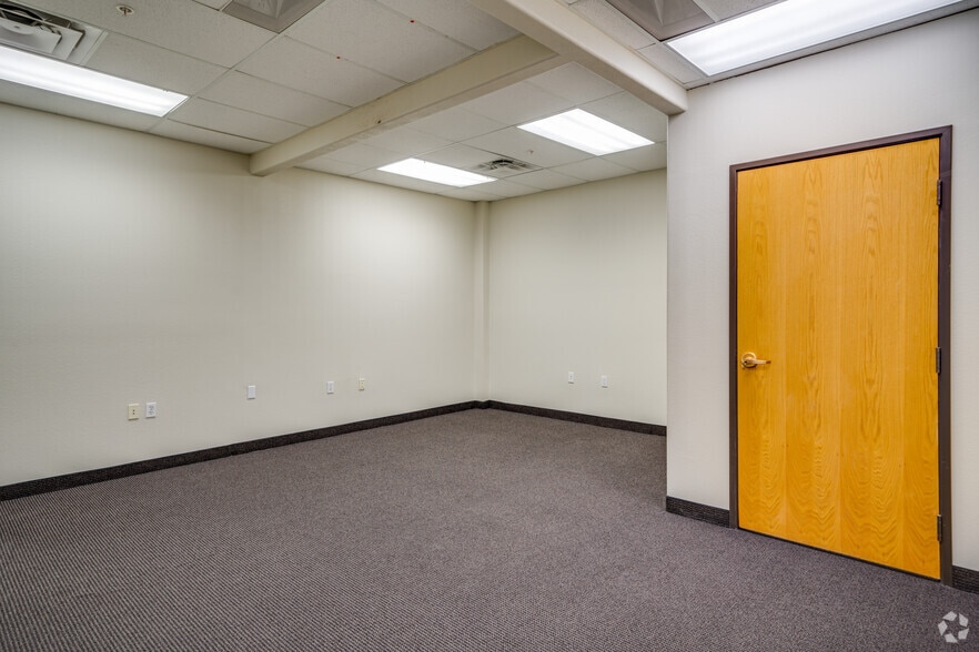 More Photos Of 2550 N Thunderbird Cir, Mesa Office For Lease