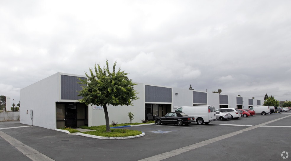 More Photos Of 2511 W La Palma Ave, Anaheim Warehouse For Lease