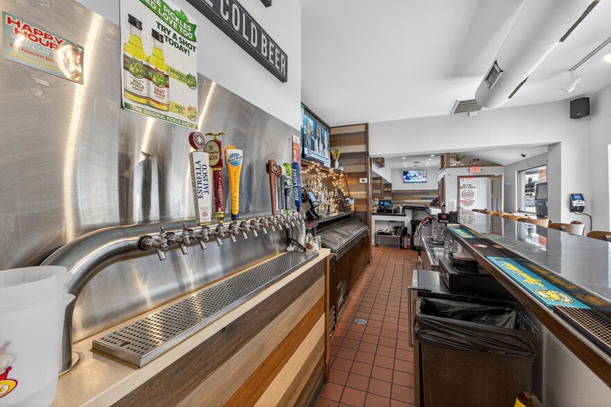 More Photos Of 8713 Gravois Rd, Saint Louis Restaurant For Sale