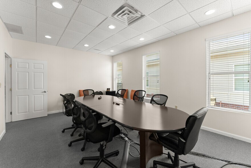 More Photos Of 950 Scales Rd, Suwanee Medical For Lease