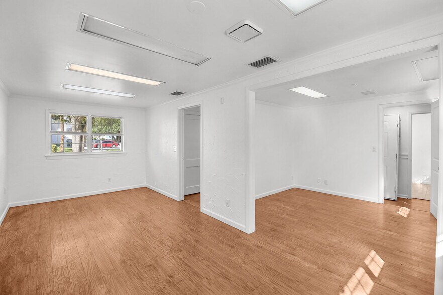 More Photos Of 300 SE Detroit Ave, Stuart Office For Lease