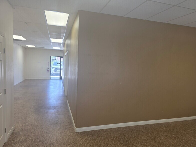 More Photos Of 1302 E 6th St, Beaumont Freestanding For Lease