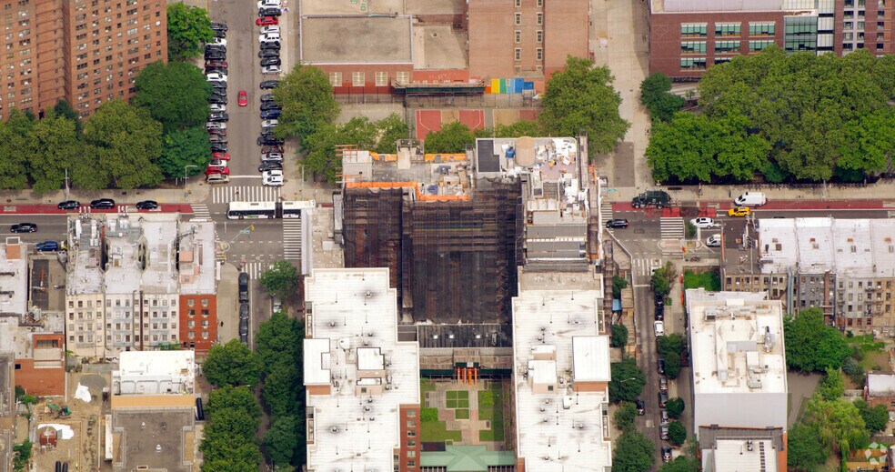 More Photos Of 1998 2nd Ave, New York Apartments For Lease