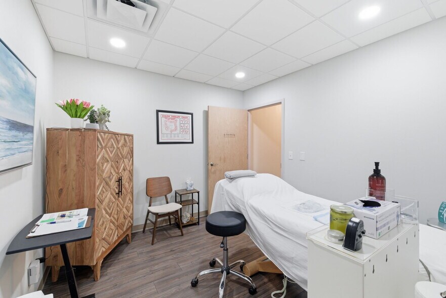 More Photos Of 181 Wind Chime Ct, Raleigh Office For Lease