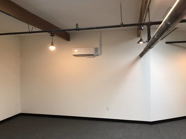 More Photos Of 2330 NW 31st Ave, Portland Flex For Lease