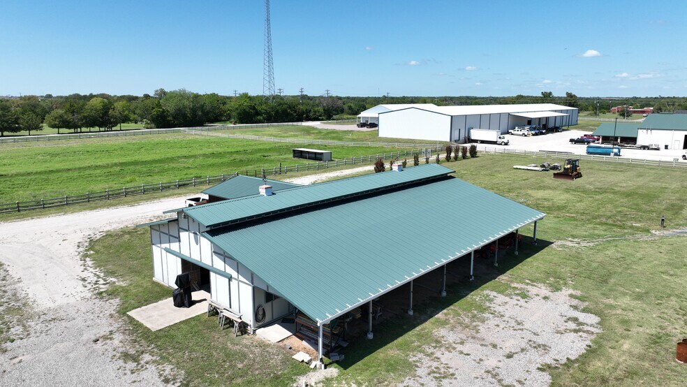 More Photos Of 1253 N Hill St, Van Alstyne Light Distribution For Sale