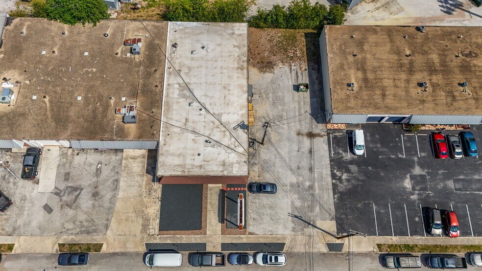 More Photos Of 8402 Speedway Dr, San Antonio Warehouse For Sale