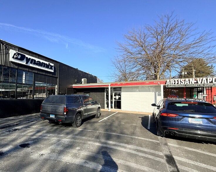 More Photos Of 2543–2547 Berlin Turnpike, Newington Freestanding For Sale
