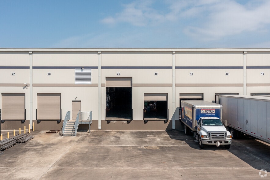 More Photos Of 1455 E Sam Houston Pky S, Pasadena Unknown For Lease