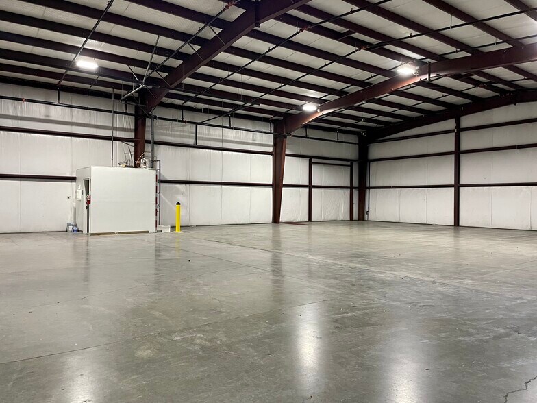 More Photos Of 694 Tolman Creek Rd, Ashland Warehouse For Lease