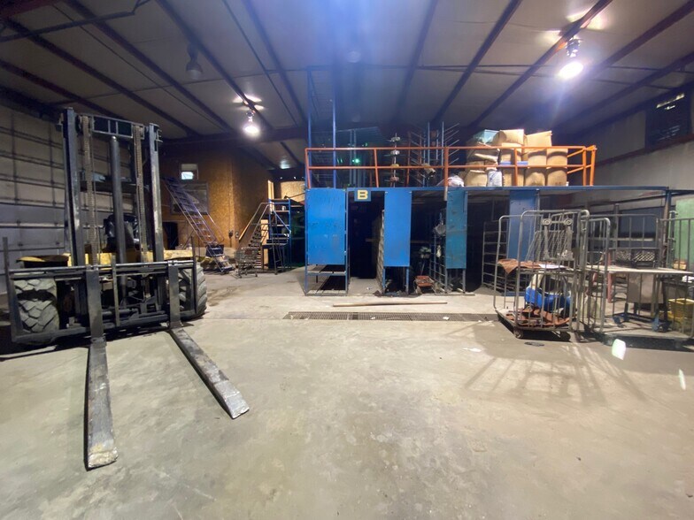 More Photos Of 2039 N Yale Ave, Tulsa Industrial For Lease