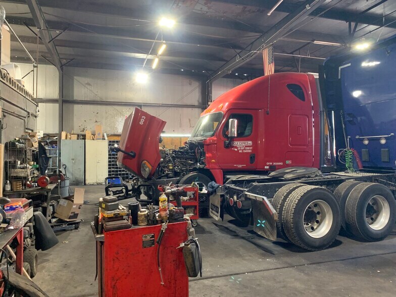 More Photos Of 4206 W Shirley Ln, Alsip Truck Terminal For Sale