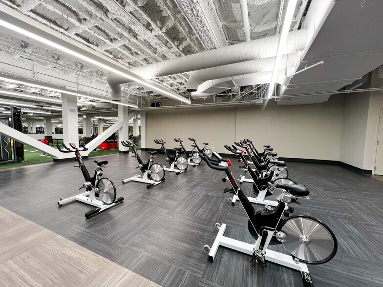 More Photos Of 5440 N Cumberland Ave, Chicago Unknown For Lease