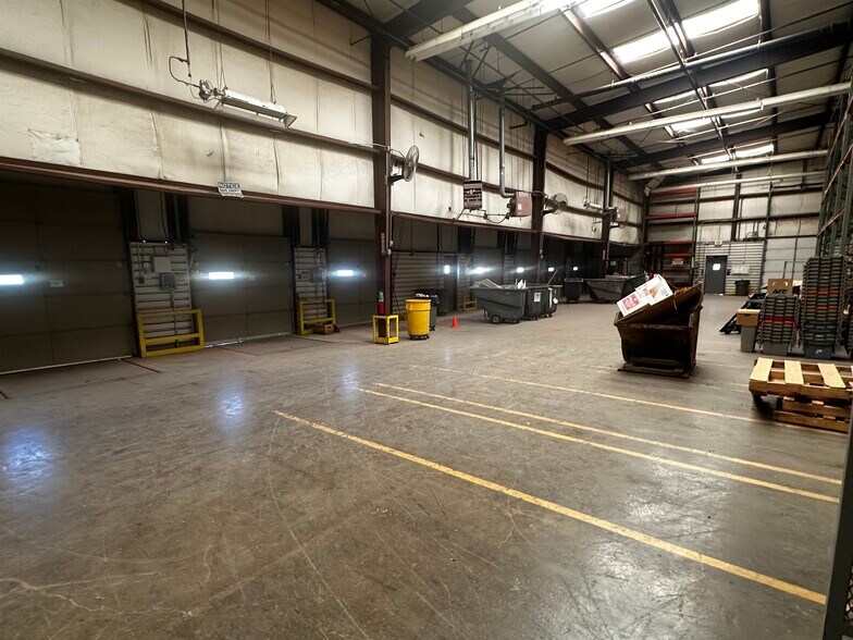 More Photos Of 10321 W Reno Ave, Oklahoma City Manufacturing For Lease