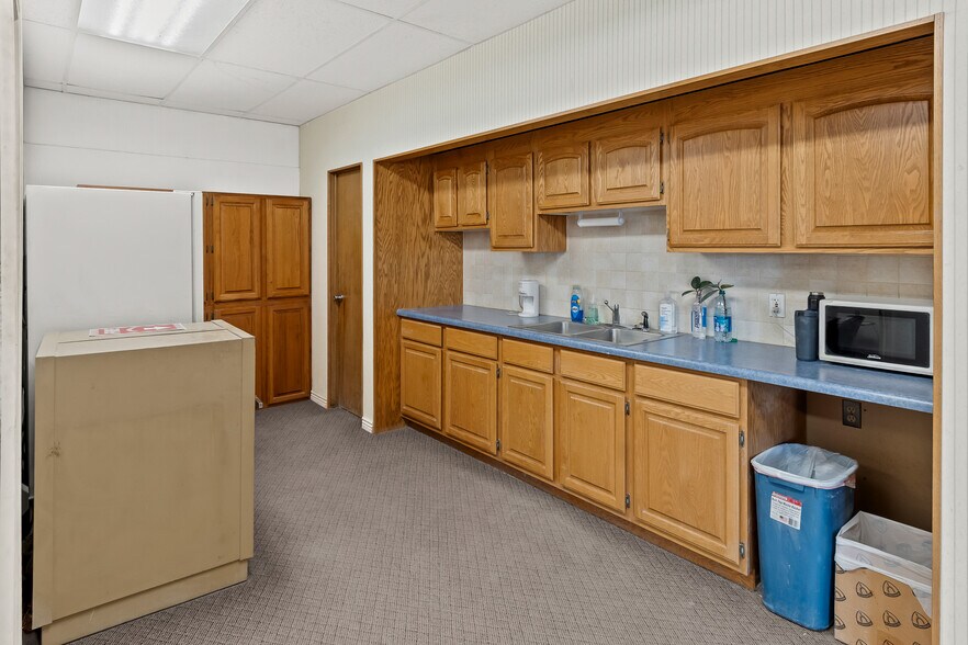 More Photos Of 2332 4th Ave, Greeley Manufacturing For Sale